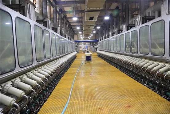 澳门永利纺织纺丝车间一角（李明杰 摄）