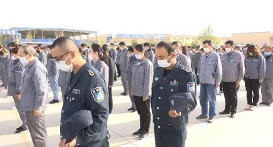 巴州金富默哀悼念现。卜挤 摄）